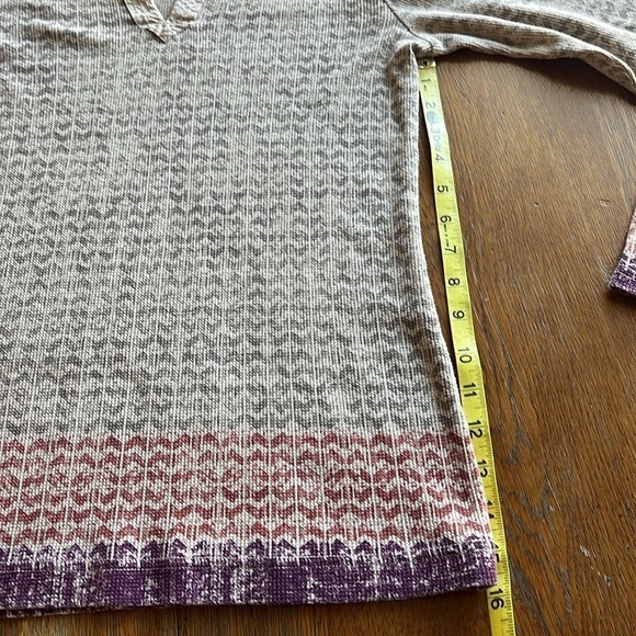 Eddie Bauer Ribbed Split V Neck Long Sleeve Chevron Size M Gradient Colors - Picture 10 of 13